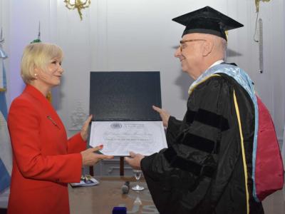 Universidad San Pablo T distingue al economista brasileño Plinio Nastari con el Doctor Honoris Causa